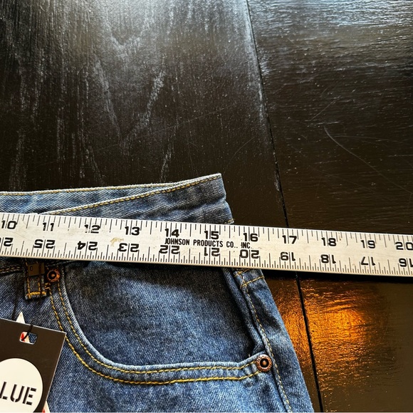 NWT BooHoo Size 10 Jean Shorts Denim Holes Destroyed Cool Trendy - Picture 3 of 7